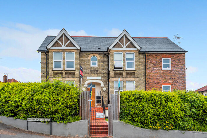 1 Bedroom Apartment To Rent In Totteridge Avenue, HP13