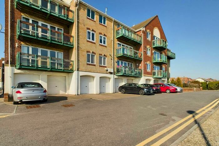 2 Bedroom Apartment To Rent In Pacific Close, Southampton, SO14