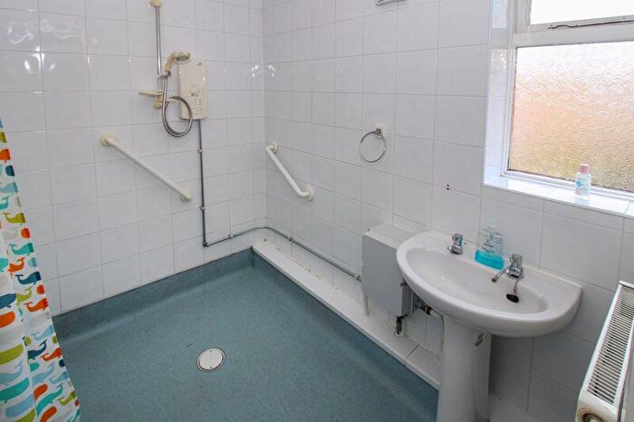 3 Bedroom Semi-Detached House For Sale In Verdun Crescent, Rochdale, OL11