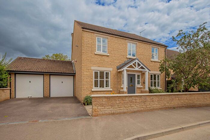 4 Bedroom Detached House For Sale In Park Road, Malmesbury, SN16