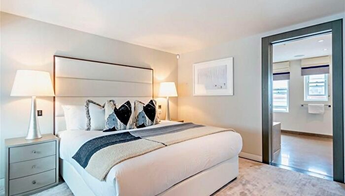 2 Bedroom Flat To Rent In Duke Street, London, W1K