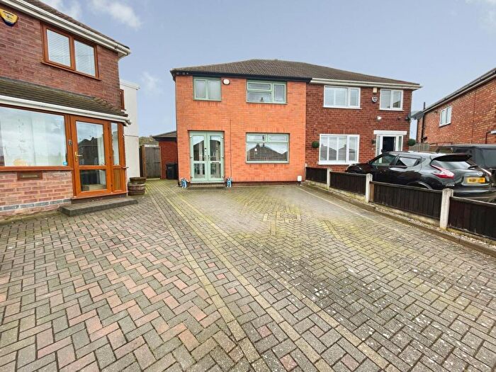 3 Bedroom Semi Detached House For Sale In Beechdale Avenue, Birmingham, B44