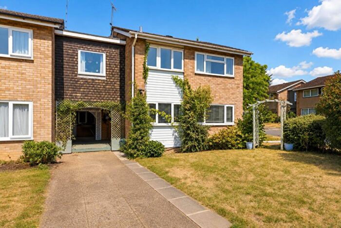 3 Bedroom Link Detached House For Sale In Meadowcroft, St. Albans, Hertfordshire, AL1