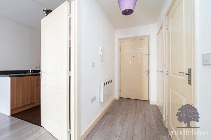 1 Bedroom Apartment To Rent In Schoolgate Drive, Morden, Surrey, SM4