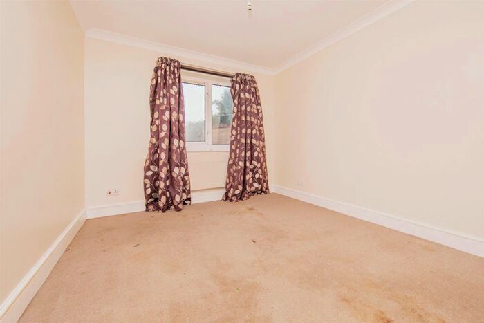 2 Bedroom Flat For Sale In Marine Parade East, Clacton-On-Sea, CO15