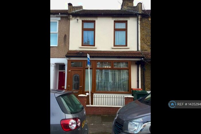 3 Bedroom Terraced House To Rent In Trevelyan Road, Stratford, E15