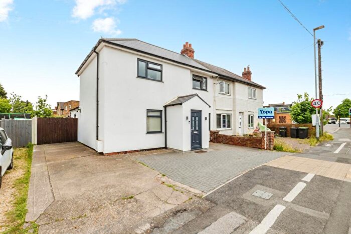 4 Bedroom Semi Detached House For Sale In Station Road, North Hykeham, LN6