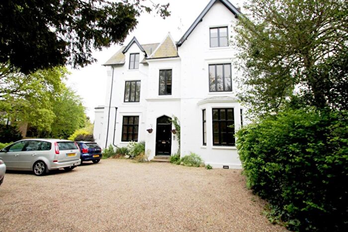 2 Bedroom Flat To Rent In Wray Park Road, Reigate, RH2
