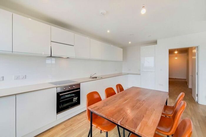 3 Bedroom Flat To Rent In Apex Gardens, Tottenham, London N15