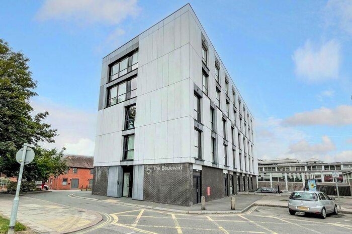 2 Bedroom Flat For Sale In The Boulevard, Crawley, RH10