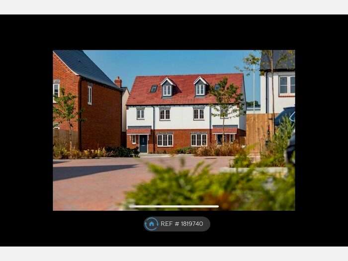 4 Bedroom Semi-Detached House To Rent In Horseshoe Close, Hemel Hempstead, HP1