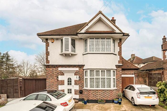 3 Bedroom Detached House For Sale In Woodyates Road, Lee, SE12