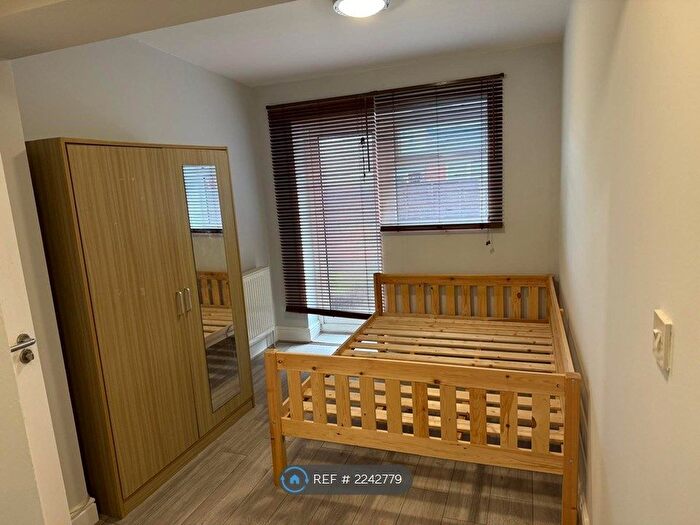 Studio To Rent In London, London, NW2