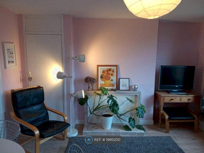 3 Bedroom Terraced House To Rent In West Pilton Bank, Edinburgh, EH4