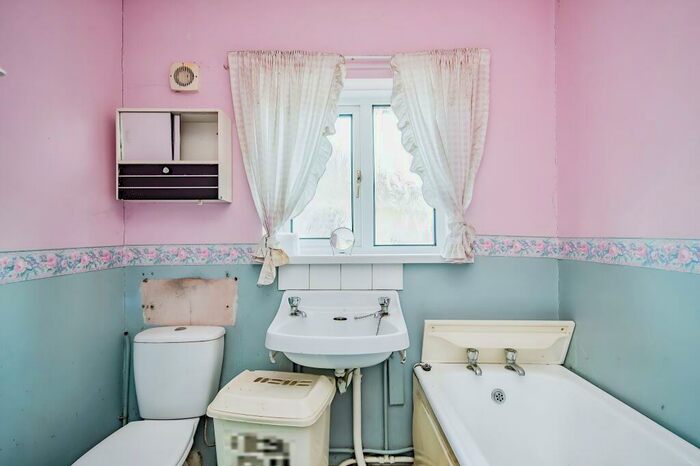 3 Bedroom End Of Terrace House For Sale In Cambrian Street, Llanelli, Carmarthenshire, SA15