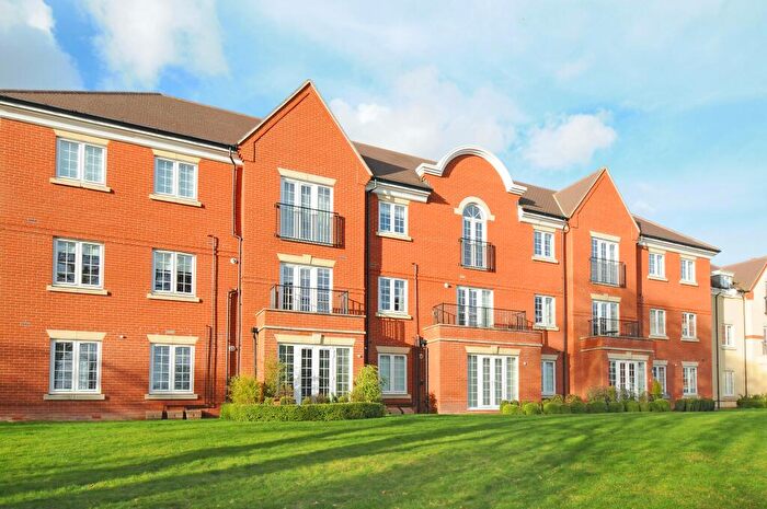 2 Bedroom Flat For Sale In Greenhill, Twyford, OX17