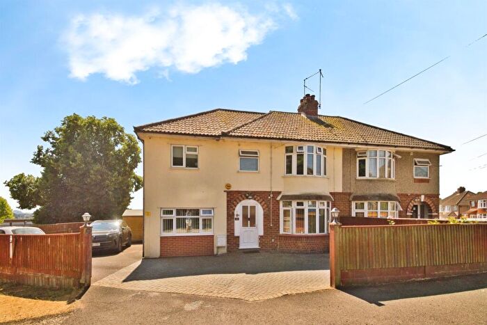4 Bedroom Semi Detached House For Sale In Glenthorne Avenue, Yeovil, BA21