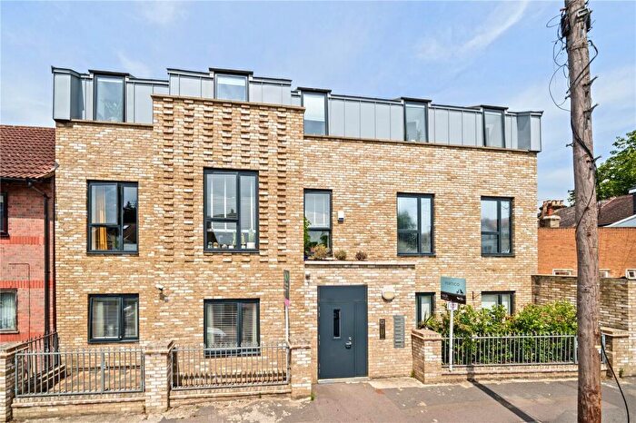 2 Bedroom Apartment For Sale In Smithys Mews, London, E10