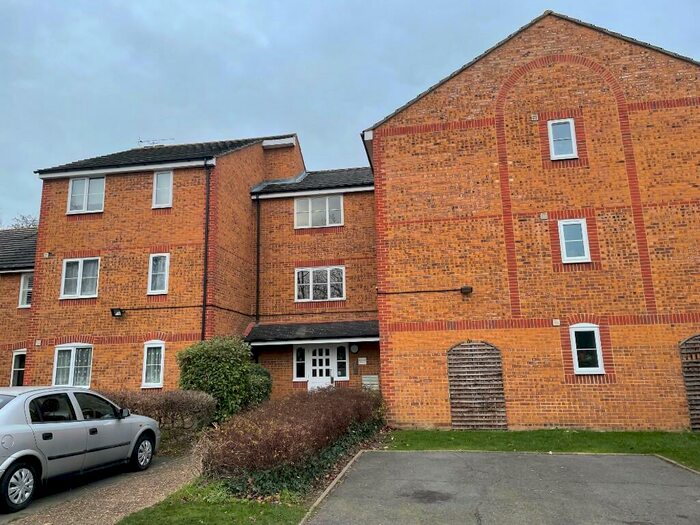 1 Bedroom Flat To Rent In Philips Close, Carshalton, Greater London, SM5
