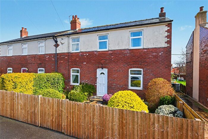 3 Bedroom Semi Detached House For Sale In Garden House Lane, Tingley, Wakefield, WF3