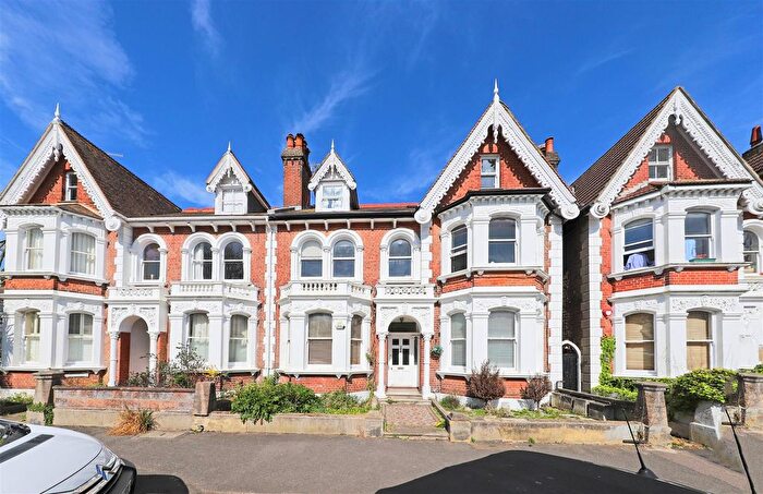 1 Bedroom Flat To Rent In Eaton Villas, Hove, BN3