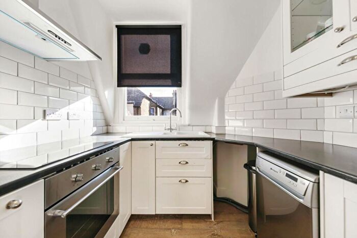 1 Bedroom Flat To Rent In Prince Of Wales Mansions, Prince Of Wales Drive, London, SW11