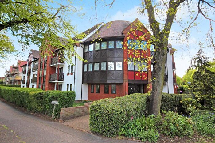2 Bedroom Flat To Rent In Park Court, Norton Way South, Letchworth Garden City, SG6