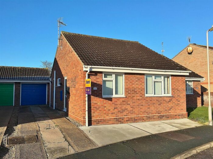 2 Bedroom Semi-Detached Bungalow To Rent In Abinger Close, Clacton-On-Sea, CO16