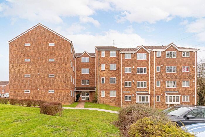1 Bedroom Flat For Sale In Percy Gardens, Worcester Park, KT4