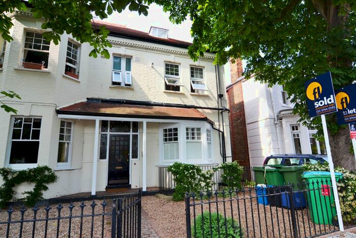 2 Bedroom Flat To Rent In Popes Grove, Twickenham, TW1