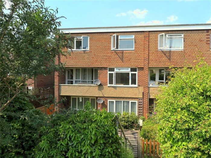 3 Bedroom Apartment To Rent In Weydon Lane, Farnham, Surrey, GU9