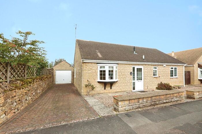 2 Bedroom Bungalow For Sale In Morris Road, Broadway, Worcestershire, WR12