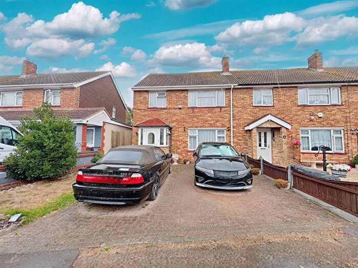 3 Bedroom Semi-Detached House For Sale In Wokindon Road, Grays, RM16