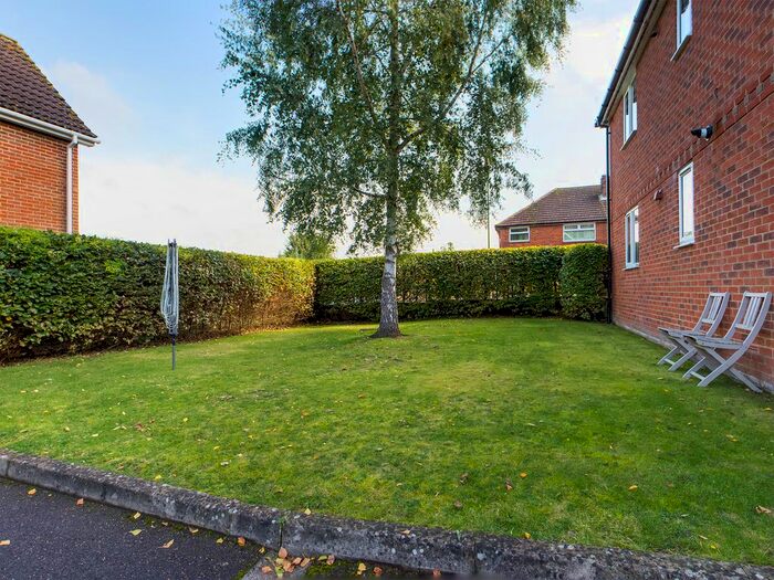 2 Bedroom Flat To Rent In Old Worting Road, Basingstoke, RG22