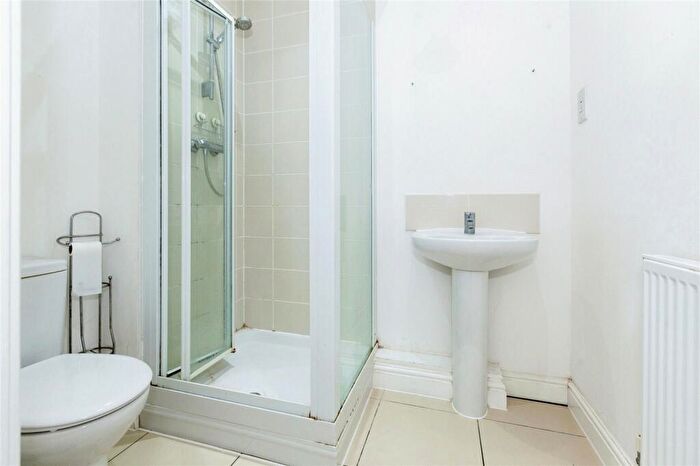2 Bedroom Flat For Sale In Chadwick Road, Slough, Berkshire, SL3