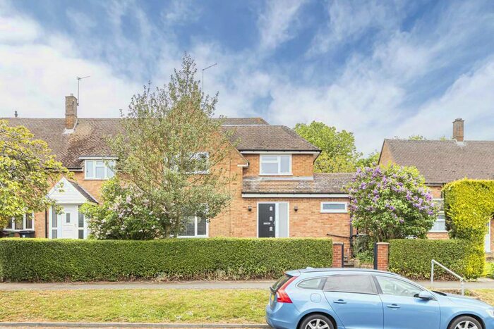 4 Bedroom Semi-Detached House To Rent In Roundfield Avenue, Harpenden, AL5
