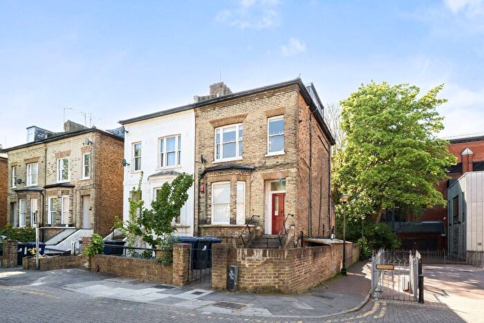 2 Bedroom Flat To Rent In Oxford Road, Ealing Broadway, London, W5