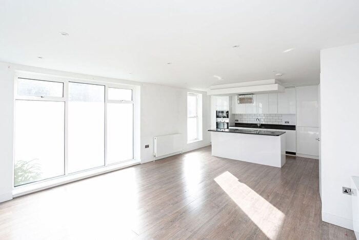 2 Bedroom Flat To Rent In St Johns Road, Watford, WD17