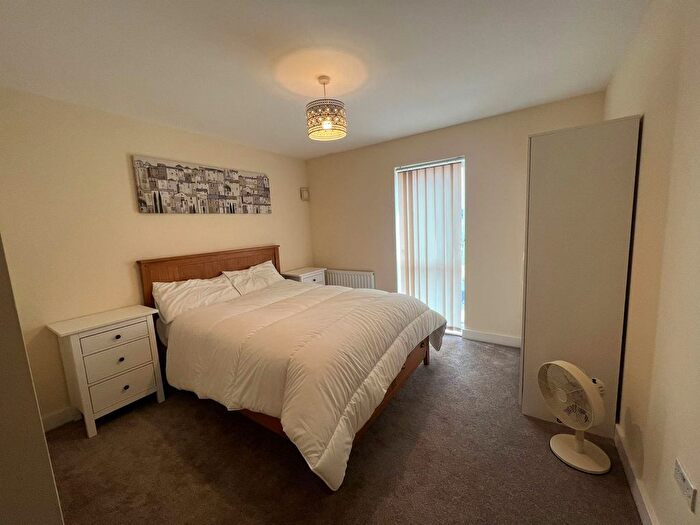 2 Bedroom Flat To Rent In Clarence Avenue, Ilford, IG2