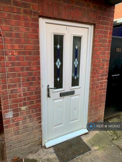 Studio To Rent In Rear Of - Cricklewood Broadway, London, NW2