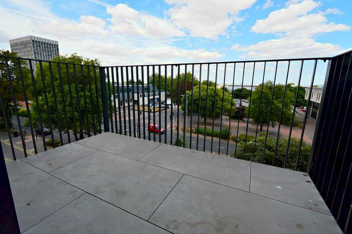 2 Bedroom Flat To Rent In Victoria Avenue, Southend On Sea, SS2