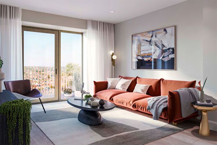 1 Bedroom Apartment For Sale In The Ellipse, Royal Eden Docks, E16