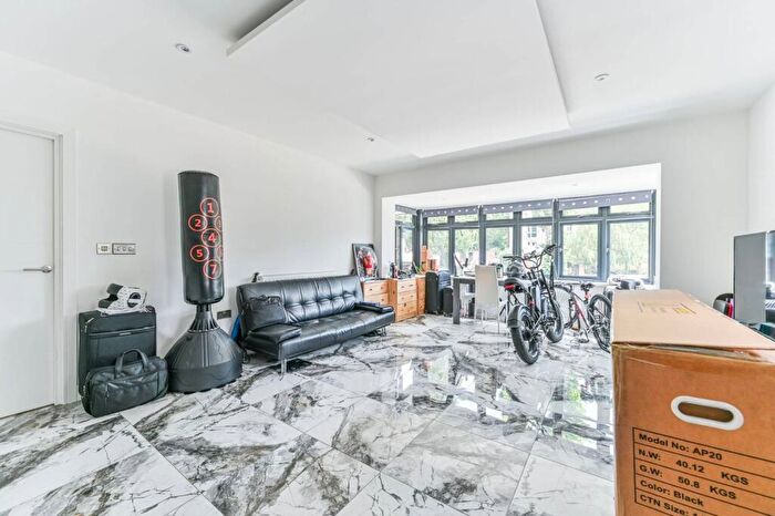 2 Bedroom Flat To Rent In Banstead Road, Purley Way, Purley, CR8
