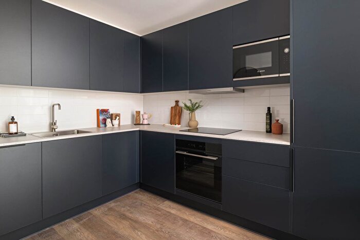 1 Bedroom Flat For Sale In Chelsea Botanica, Watermeadow Lane, SW6