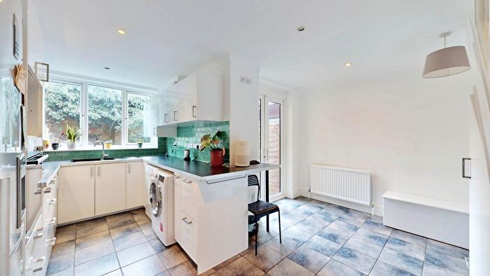 3 Bedroom Property To Rent In Toyne Way, Highgate, N6
