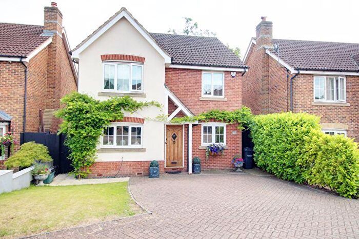 4 Bedroom Detached House For Sale In Watercress Road, Cheshunt, EN7