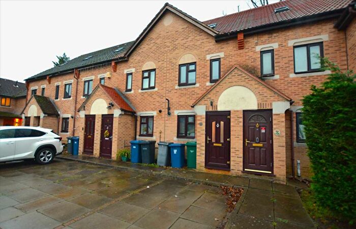 3 Bedroom Town House To Rent In Swan Drive, London, NW9