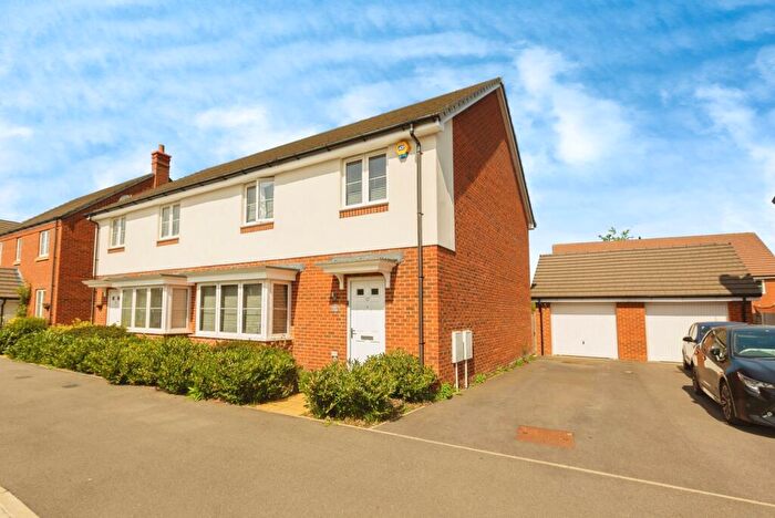 4 Bedroom Semi-Detached House For Sale In Athens Avenue, Aylesbury, Buckinghamshire, HP21
