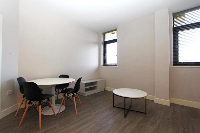 1 Bedroom Flat To Rent In Dawsons Square, Pudsey, LS28