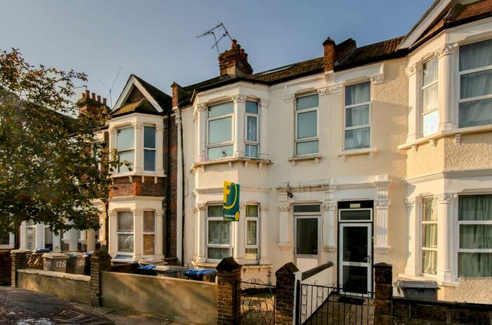 3 Bedroom Maisonette To Rent In Leghorn Road, Kensal Green, London, NW10